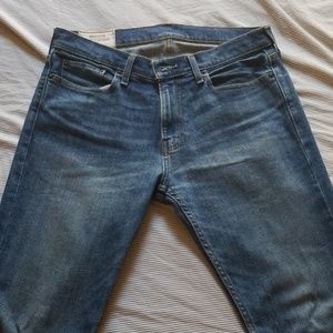 Hollister Slim Straight Jean's- Medium Wash W32L32